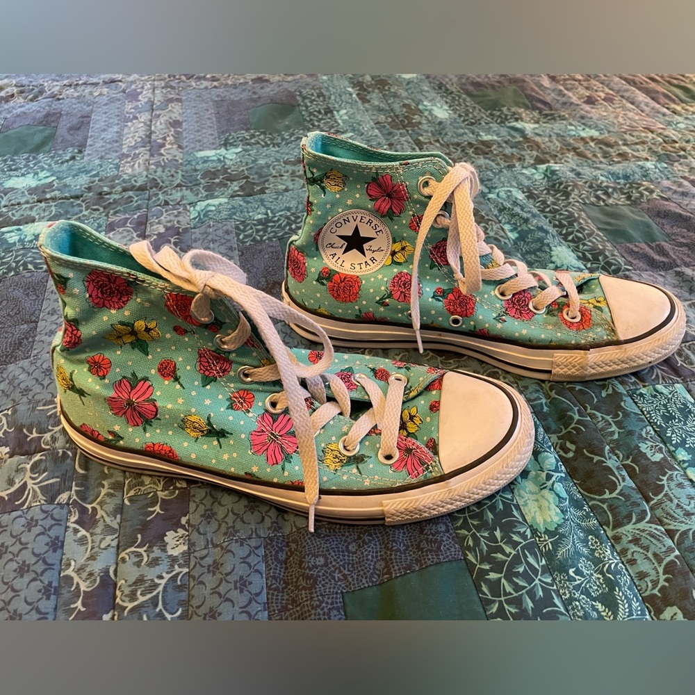 Converse Chuck Taylor Floral High Tops Women's Size 7.5
